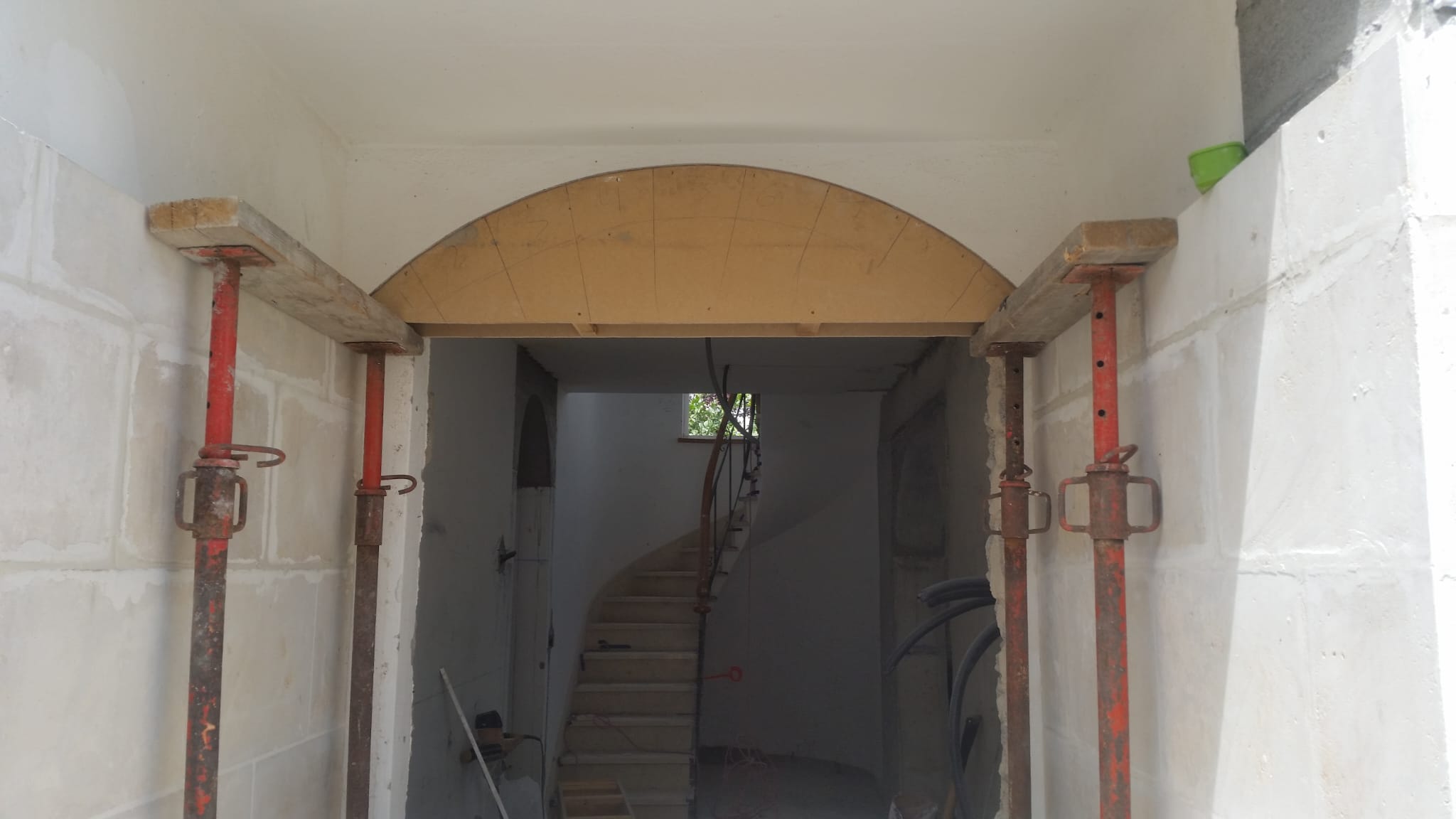 Baño con azulejos en escama