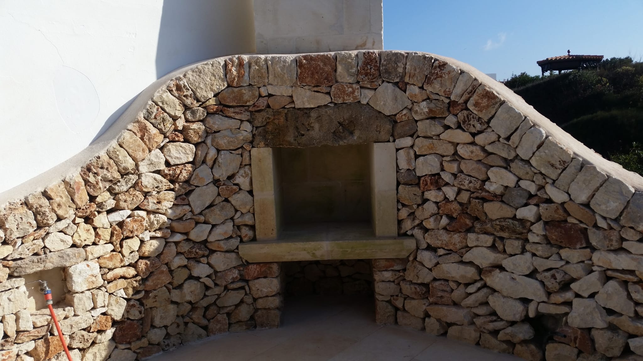 Baño con azulejos en escama