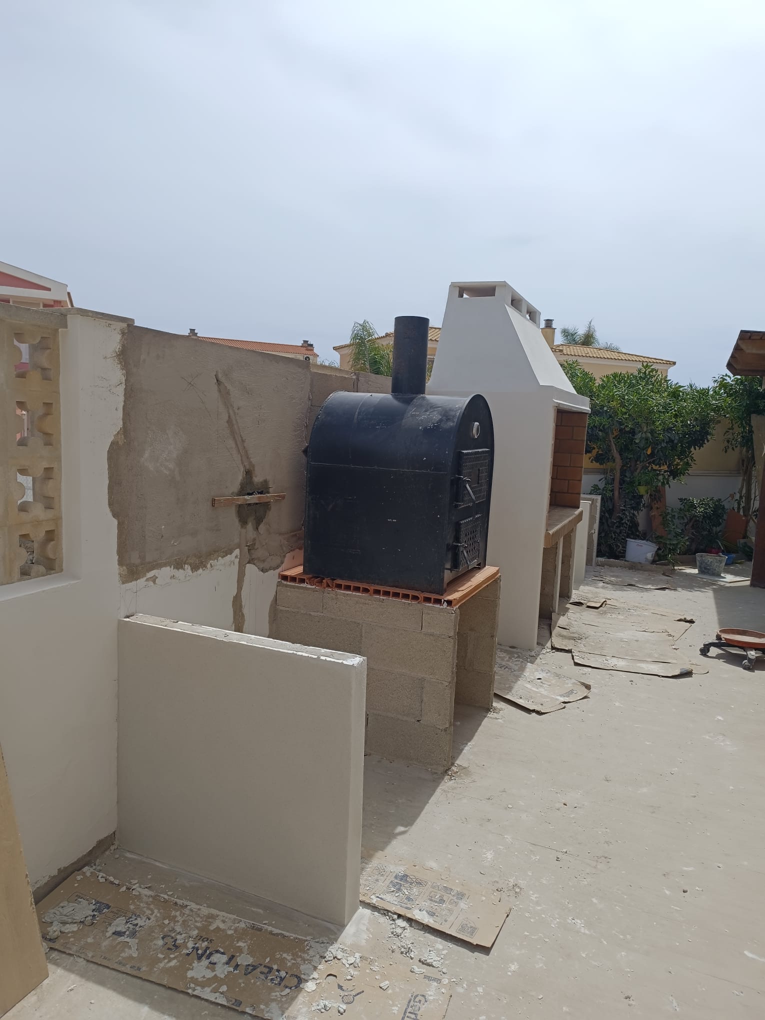 Construcción de horno y barbacoa