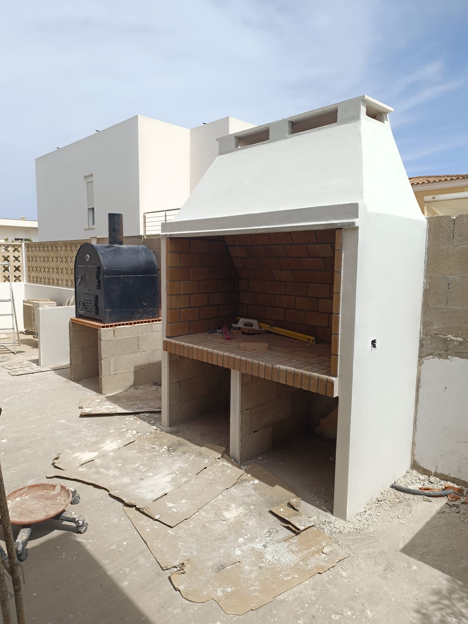 Construcción de horno y barbacoa