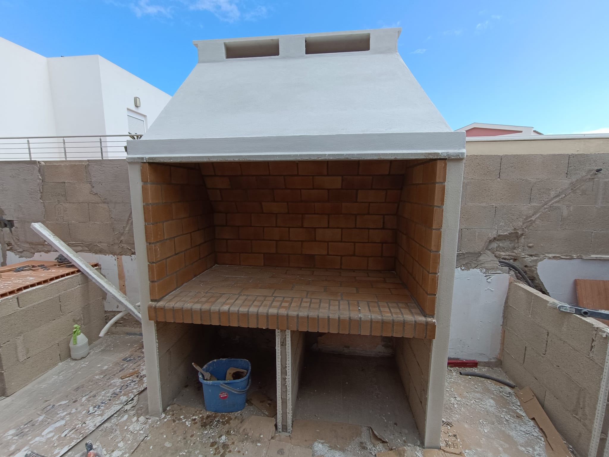 Construcción de horno y barbacoa