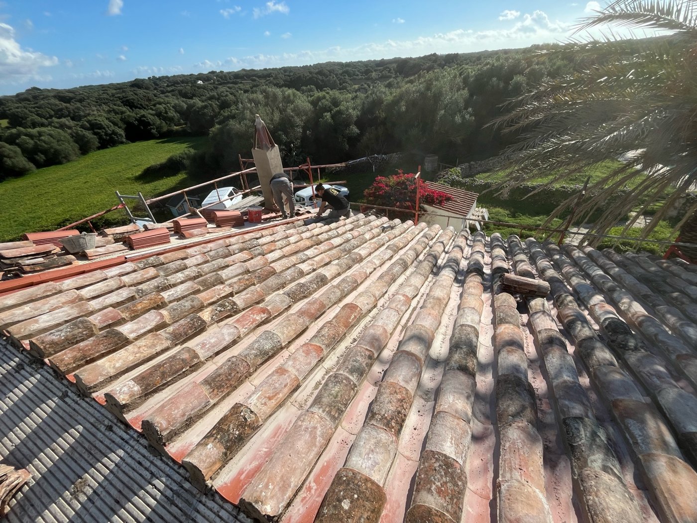Tejado con tejas árabes